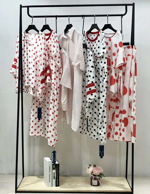 廣州品牌折扣女裝 休閑高雅連衣裙的時尚純色尾貨批發機遇